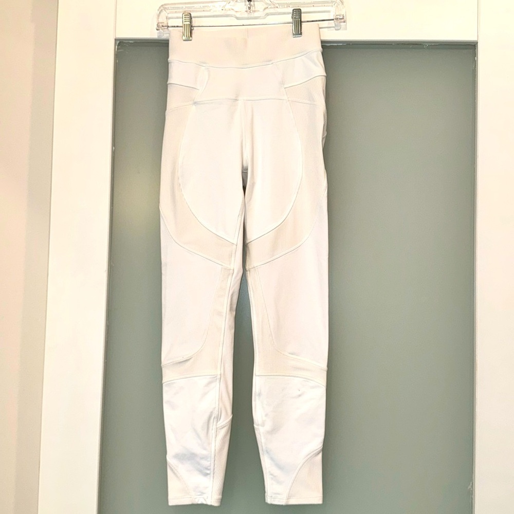Lulu Lemon High Waisted White Legging with Ribbed accents